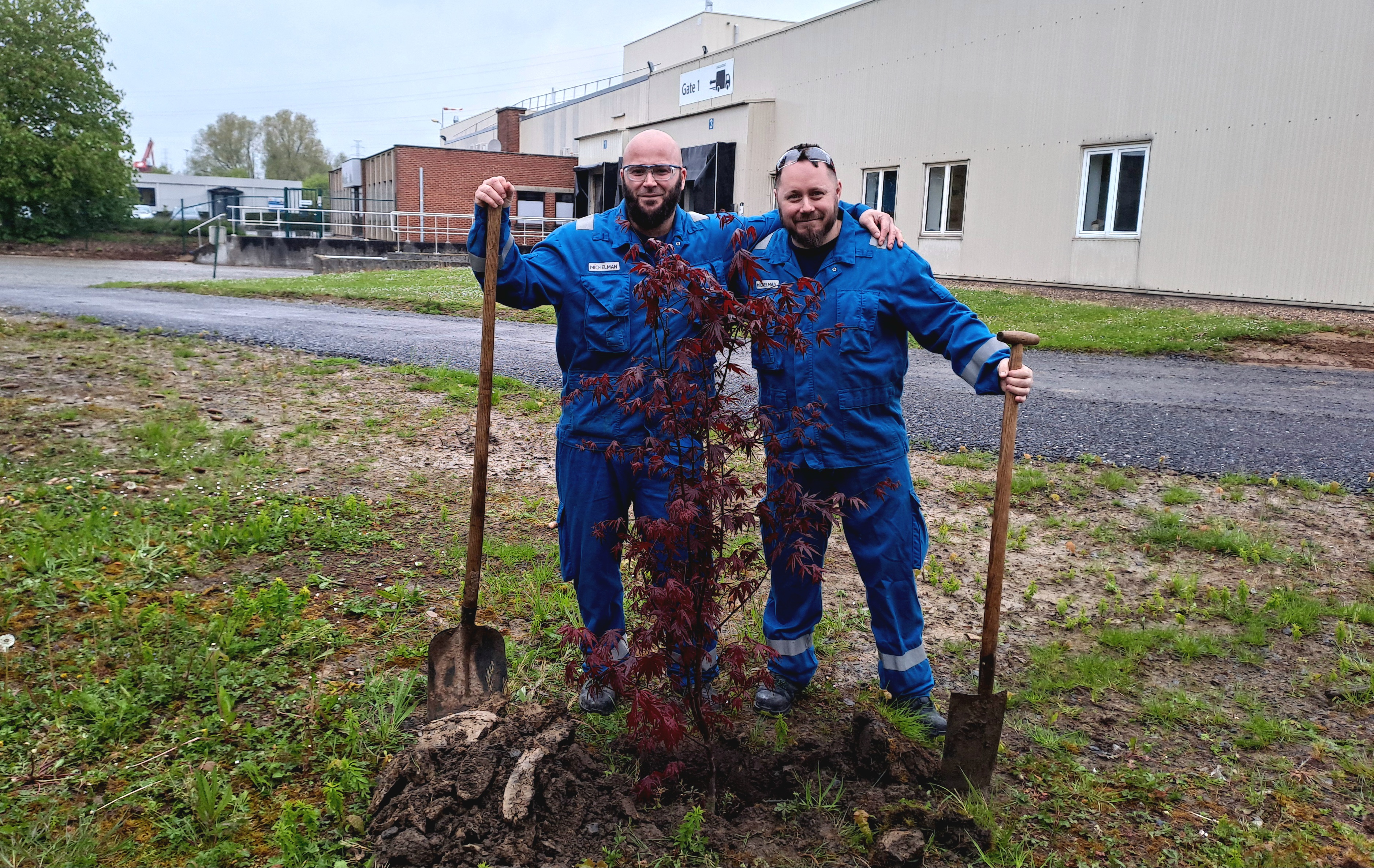 Earth Day April 2024 : plant trees in our facility area